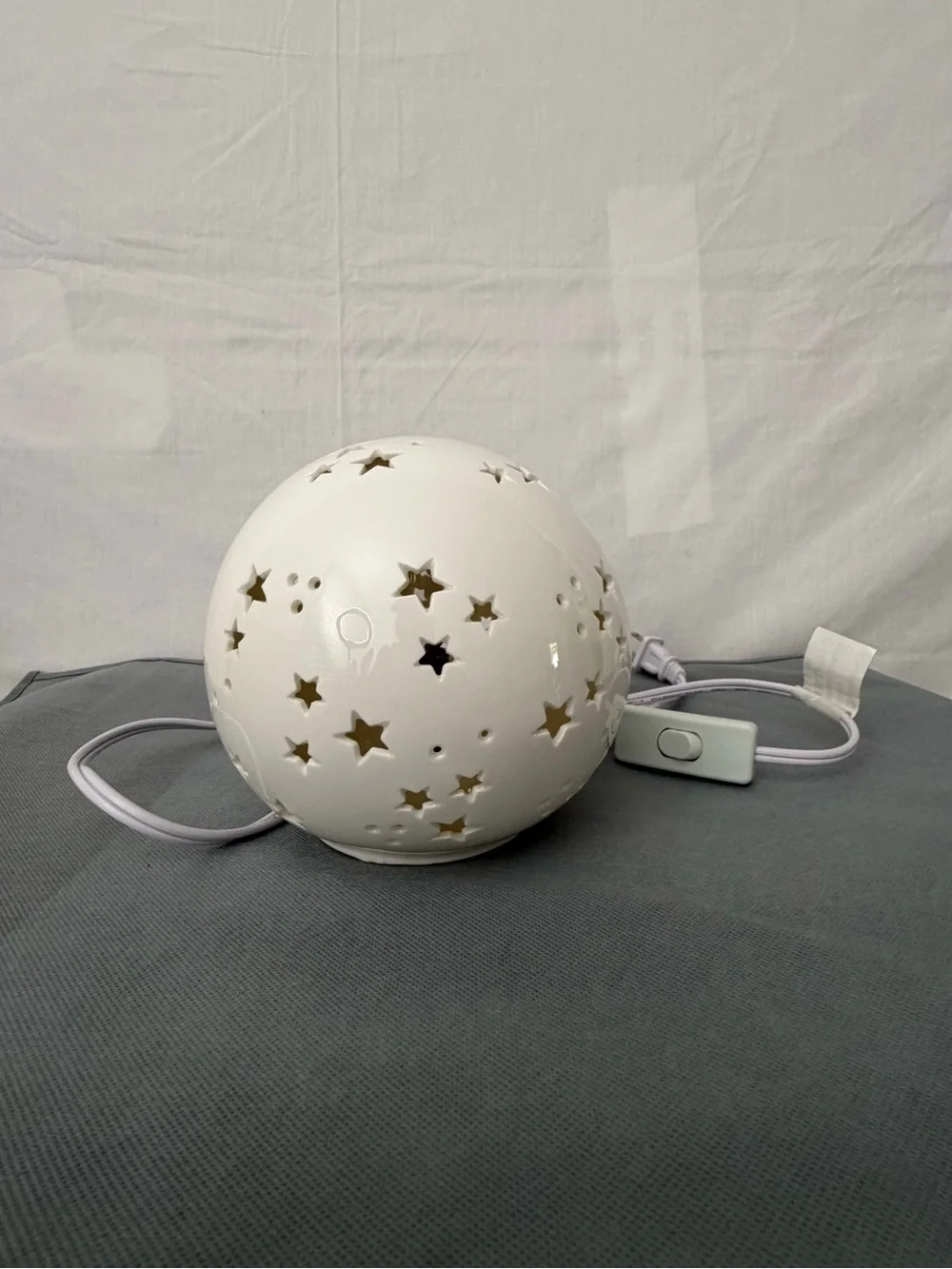 Howin White Ceramic Star Cutout Porcelain Table Lamp Night Light(F234)